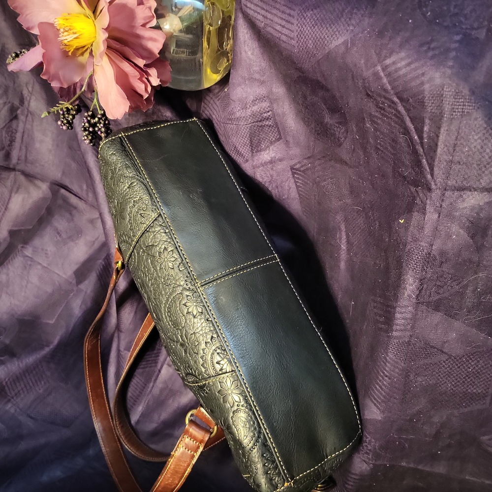 Bag: Authentic Fossil Tooled Embossed Leather Sho… - image 2